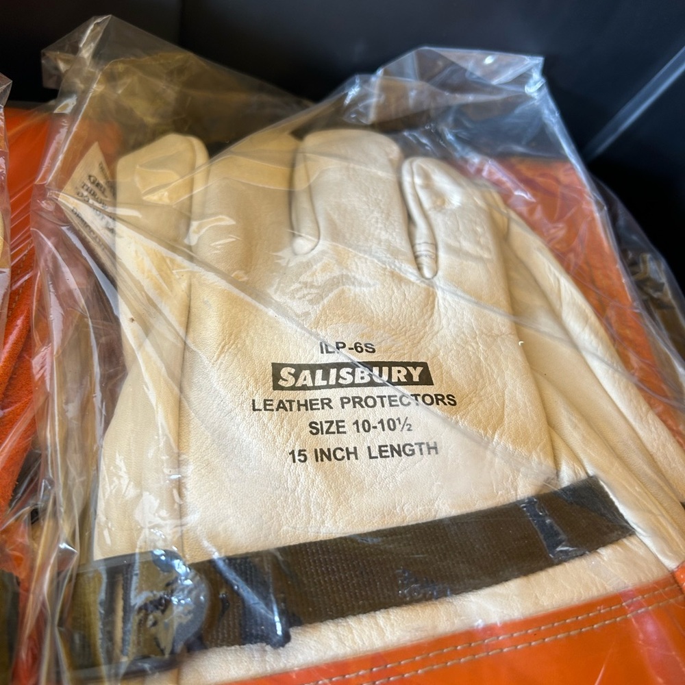 Brand new Salisbury leather gloves. 10-10 1/2 inches Over 100 pairs